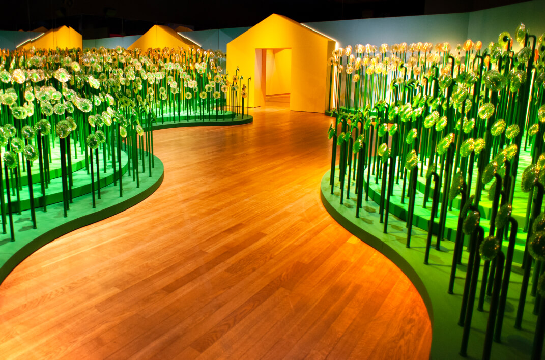 Van Gogh Dreams for Van Gogh Museum Amsterdam The Promise of the South green flower field immersive design installation