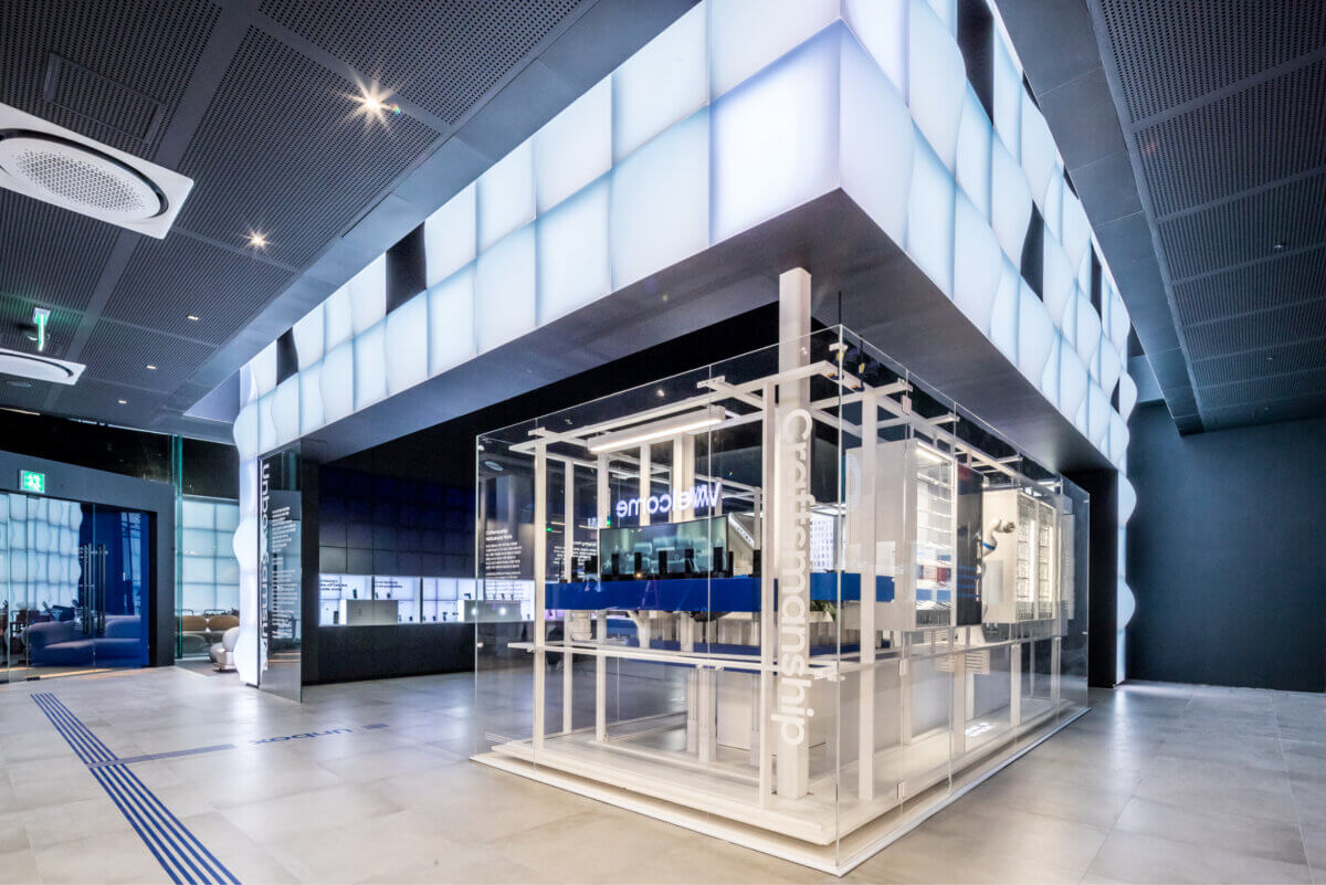 Kinetic installation of Samsung phone manufacturing process by Tellart