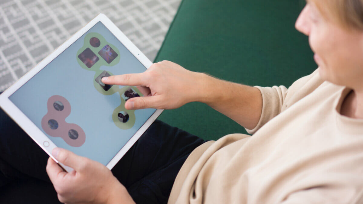 Shelfy home object treasure hunt game