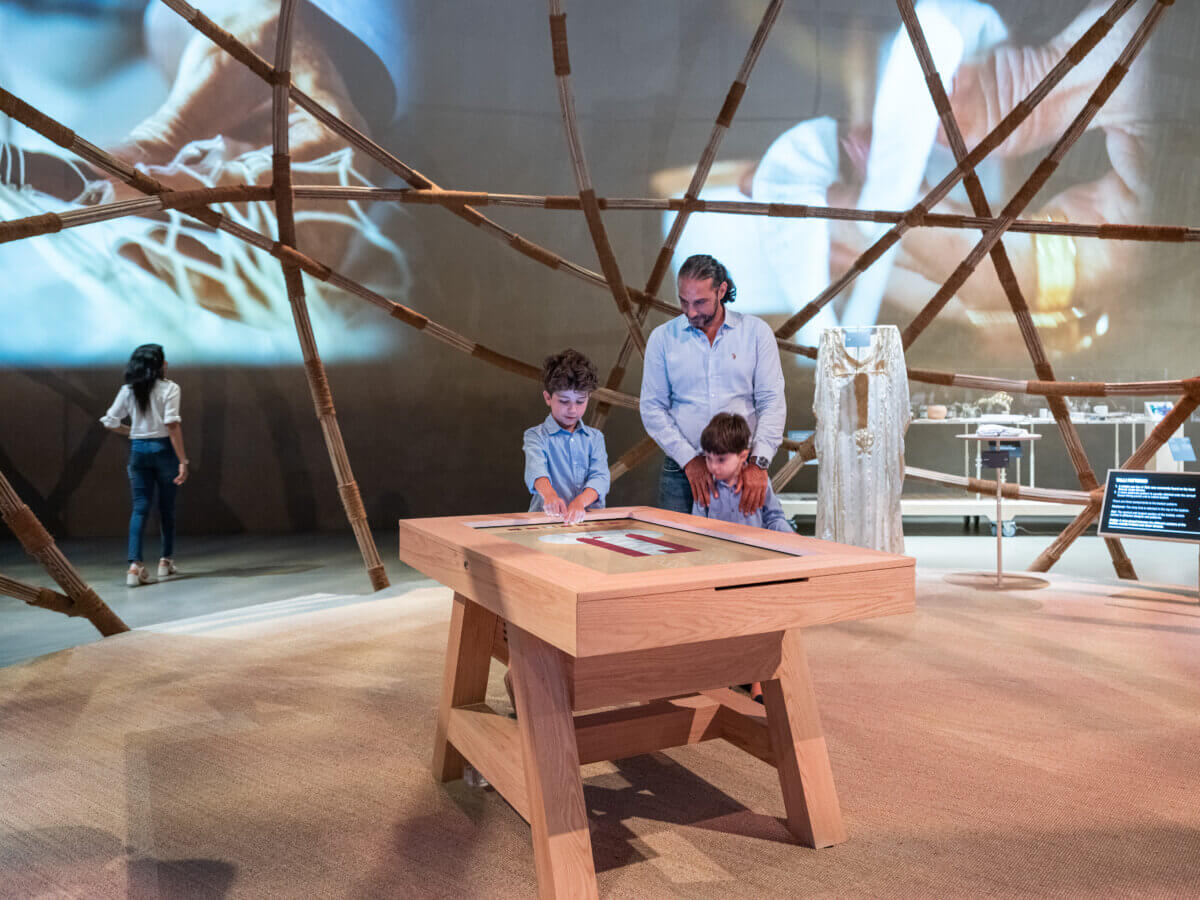 Interactive touchscreen for digital weaving